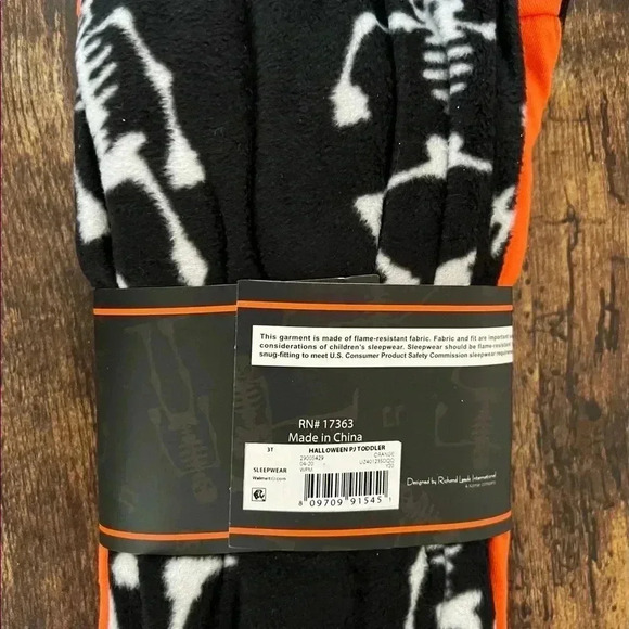 Halloween family pajamas -PJ’s set. Unisex, toddler Size: 2T, 3T & 4T. - Picture 10 of 11